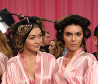 Kendall+Jenner+2015+Victoria+Secret+Fashion+DeSxuOufzZMx.jpg