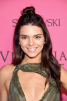 Kendall+Jenner+2015+Victoria+Secret+Fashion+9PjitRsx_9fx.jpg