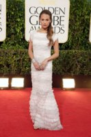 Alicia-Vikander-Jan13-Golden-Globes-Vogue-14May15-Getty_b_426x639.jpg