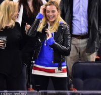 30146C5D00000578-3395675-Robbie_for_the_Rangers_Obviously_a_huge_fan_of_the_New_York_team-m-157_.jpg