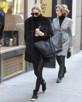 Olivia-Palermo-out-in-New-York-City--01.jpg