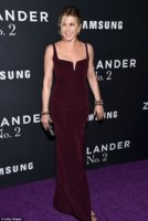 310A222700000578-3439717-Jennifer_Aniston_wowed_in_a_maroon_number_and_coordinating_bronz-m-37_1.jpg