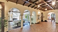 la-fi-hotprop-charlie-hunnam-house-20160217-ph-021.jpg