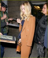 margot-robbie-back-to-work-nyfw-04.jpg