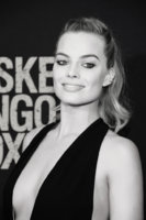 Margot+Robbie+Alternative+View+Whiskey+Tango+vrbEZhf1C_Gx.jpg