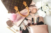 whatsinmy bag1.jpg
