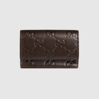 138093_CWC1N_2140_001_080_0000_Light-Gucci-Signature-leather-key-case.jpg