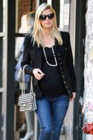 Pregnant+Nicki+Hilton+Out+New+York+Walk+IwdBhkFu6EEx.jpg