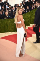 Margot+Robbie+Manus+x+Machina+Fashion+Age+LzjH3zAfKmdx.jpg