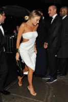 Margot+Robbie+Manus+x+Machina+Fashion+Age+qwCMdA-f8U7x.jpg