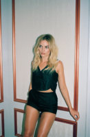 margot_robbie_oyster_may_2016_shot_by_max_doyle_02.jpg
