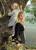 x17_paltrow_071026_ssv.jpg