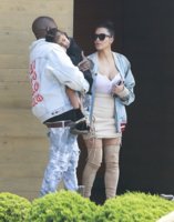 Kim+Kardashian+Kanye+West+Lunch+Malibu+s81I6mQQanjx.jpg