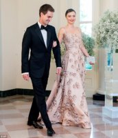 34259F0900000578-3590231-Miranda_Kerr_and_Evan_Spiegel_stole_the_show_at_the_White_House_-m-87_1.jpg