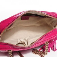 gucci-soft-patent-small-chain-soho-shoulder-bag-bright-bougainvillea-00006.jpg
