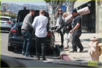 charlie-hunnam-shopping-lunch-girlfriend-morgana-mcnelis-family-18.jpg