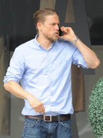 hunnam-LA-10jun16-07.jpg