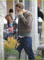 charlie-hunnam-return-to-houston-meet-fans-04.jpg