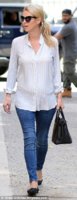 362A48AF00000578-3684893-Stylish_The_32_year_old_looked_c.jpg