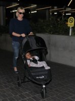 Charlize+Theron+Kids+Catch+Flight+Out+LAX+sE4J0jXKP80l.jpg