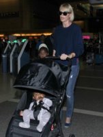 Charlize+Theron+Kids+Catch+Flight+Out+LAX+DQKO2-N5gX1l.jpg