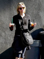renee-zellweger-tods-handbag.jpg