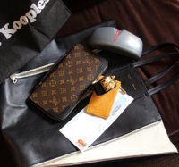 NYC JULY 4 with mom vuitton daily organizer epi cles celine cabas prada .JPG