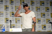 Gustaf+Skarsgard+Vikings+Panel+Comic+Con+2016+BwypRiCN1Igl.jpg