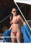 natalie-imbruglia-on-holiday-in-sicily.jpg