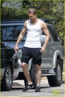 charlie-hunnam-bares-his-toned-physique-in-a-tank-top-01.jpg