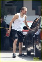 charlie-hunnam-bares-his-toned-physique-in-a-tank-top-02.jpg