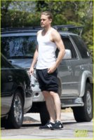 charlie-hunnam-bares-his-toned-physique-in-a-tank-top-06.jpg