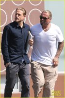 charlie-hunnam-books-meeting-beverly-hills-03.jpg