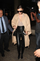 Miranda+Kerr+is+seen+at+LAX+_aUV55rPk0Yx.jpg