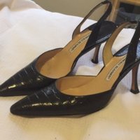 manolo-blahnik-black-pumps-20378557-7-0.jpg