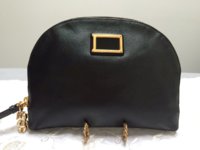 MBMJ_ShowOffDomeClutch_003.jpg MBMJ_ShowOffDomeClutch_003.jpg