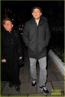 charlie-hunnam-hangs-out-with-his-mom-in-london-02.jpg