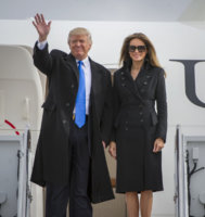 Donald_Trump_and_Melania_Trump_arrive_in_Washington_01-19-17.jpg
