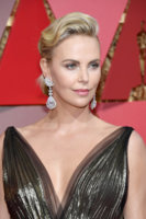 Charlize+Theron+89th+Annual+Academy+Awards+-6ojpaxCw2Al.jpg