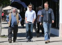 3ED9CEDB00000578-4371984-Lads_day_Charlie_Hunnam_was_spotted_grab.jpg