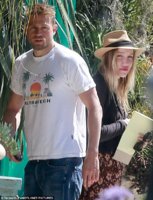 3F54E5B300000578-4419570-What_a_gentleman_Charlie_Hunnam_and_h.jpg