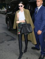 Miranda+Kerr+arrives+home+ahead+Met+Gala+R275kzCuqZax.jpg