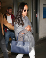 Zoe-Saldana-Longchamp-Tote.jpg