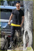 charlie-hunnam-steps-out-in-weho-after-commenting-on-his-female-audience-01.jpg
