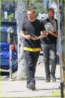 charlie-hunnam-steps-out-in-weho-after-commenting-on-his-female-audience-03.jpg