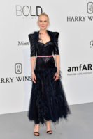 Nicole+Kidman+amfAR+Gala+Cannes+2017+mqLIa1wdZKXx.jpg