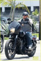 charlie-hunnam-goes-for-a-motorcycle-ride-around-la04.jpg