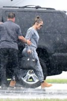 jennifer-lopez-and-alex-rodriguez-getting-on-a-private-jet-in-miami-06-07-2017-2.jpg