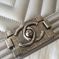 chanel-chevron-leather-cross-body-bag-silver-20380262-4-5.jpg