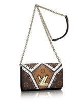 louis-vuitton-twist-chain-wallet-monogram-small-leather-goods--M62872_PM2_Front view.jpg